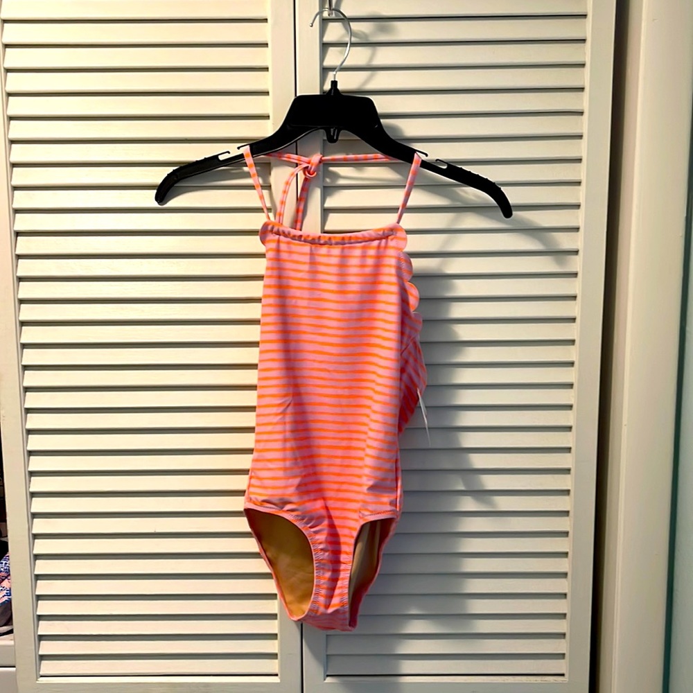 NWT Vanilla/Beach girls swimsuit sz M has scalloped sides.